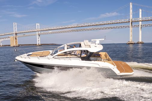 Cruisers Yachts 390 Express Coupe image