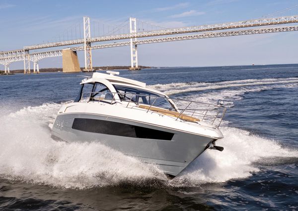 Cruisers Yachts 390 Express Coupe image