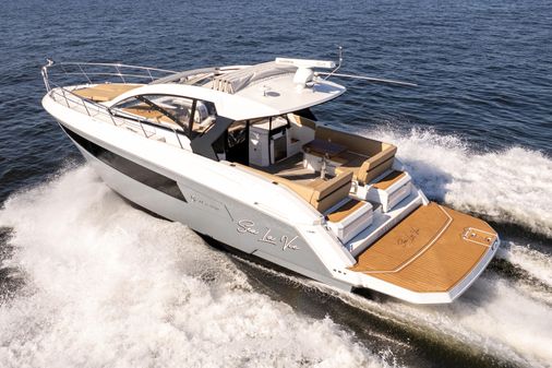 Cruisers Yachts 390 Express Coupe image