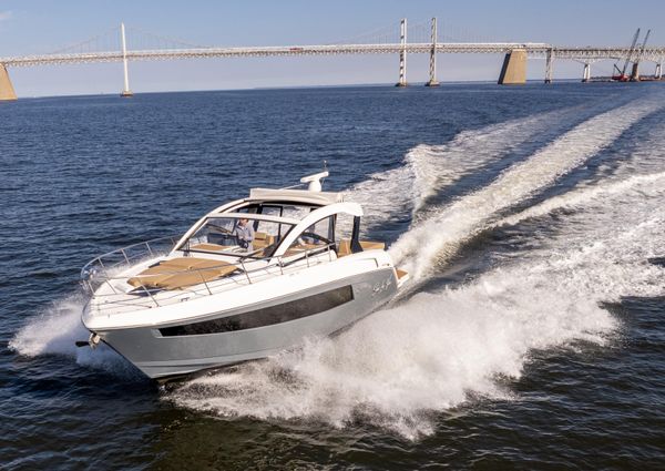 Cruisers Yachts 390 Express Coupe image