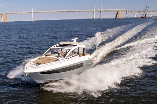 Cruisers Yachts 390 Express Coupe image