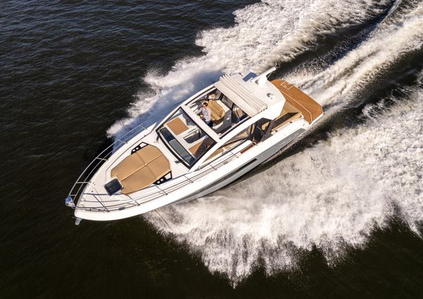 Cruisers Yachts 390 Express Coupe image