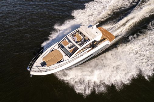 Cruisers Yachts 390 Express Coupe image