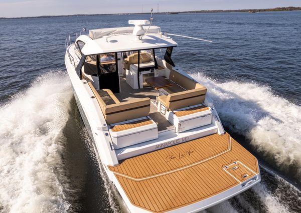 Cruisers Yachts 390 Express Coupe image