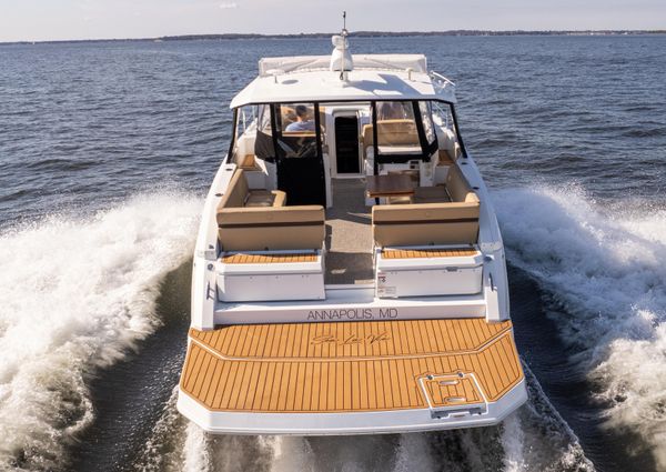 Cruisers Yachts 390 Express Coupe image