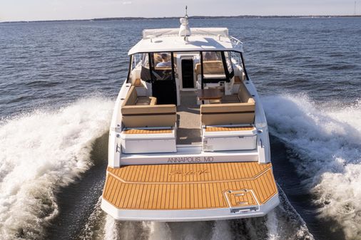 Cruisers Yachts 390 Express Coupe image