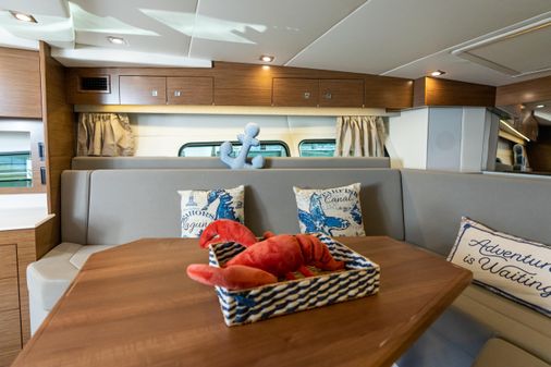 Cruisers Yachts 390 Express Coupe image