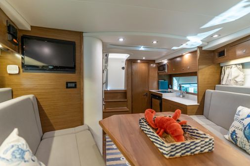 Cruisers Yachts 390 Express Coupe image