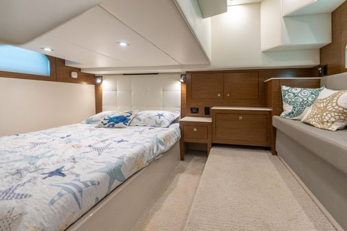 Cruisers Yachts 390 Express Coupe image