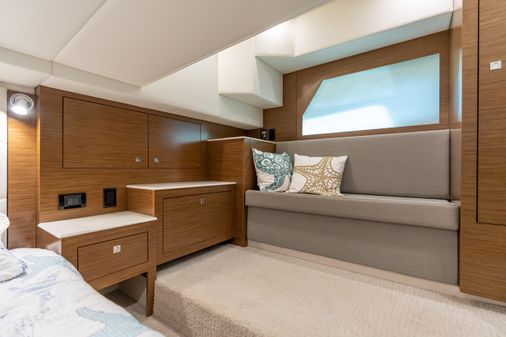 Cruisers Yachts 390 Express Coupe image