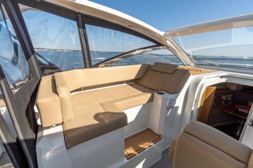 Cruisers Yachts 390 Express Coupe image