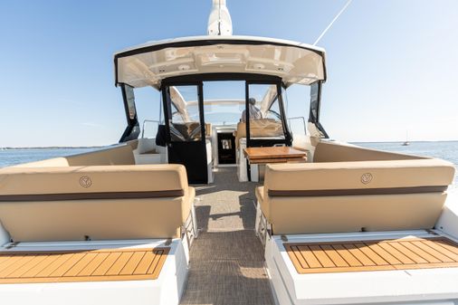 Cruisers Yachts 390 Express Coupe image