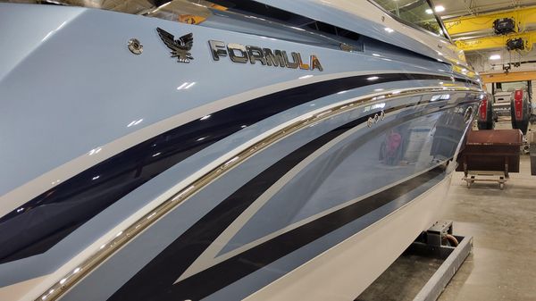 Formula 330 Crossover Bowrider OB image