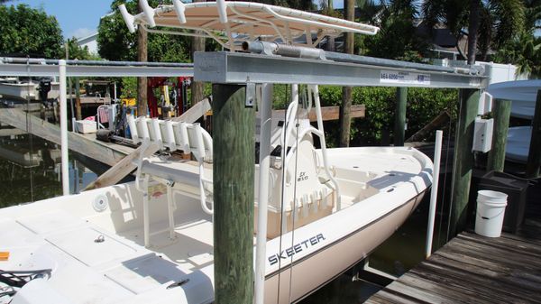 Skeeter SX 210 Center Console Bay