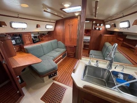 Island-packet 380 image