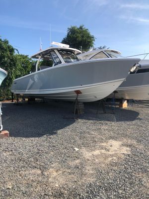 Pursuit S 328 Sport - main image