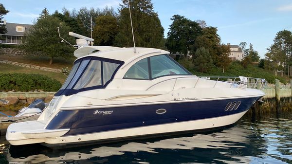 Cruisers Yachts 420 Sports Coupe