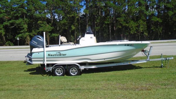 NauticStar 211 Hybrid 