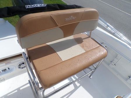 Nauticstar 211-HYBRID image