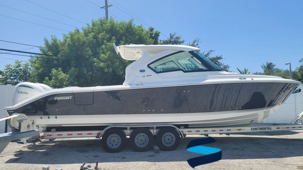 Pursuit 326 DC 