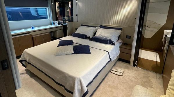 Ferretti Yachts 720 image