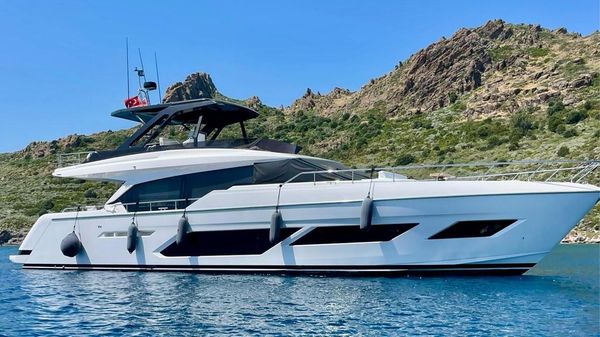 Ferretti Yachts 720 