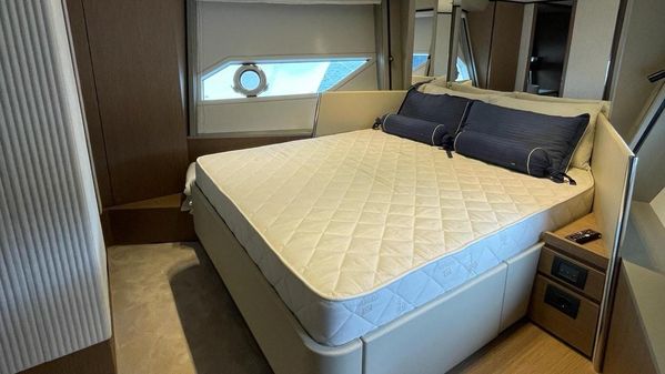 Ferretti Yachts 720 image