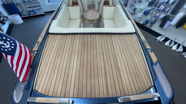 Chris-Craft Launch 27
