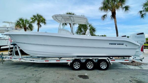 Twin Vee 310 GF
