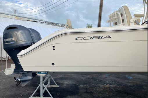 Cobia 277-CENTER-CONSOLE image