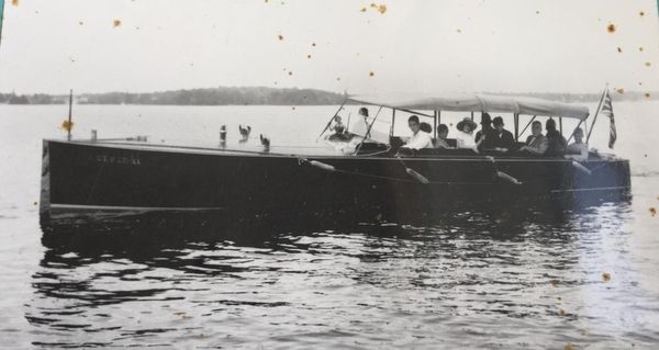 Morris 30 Commuter Launch image