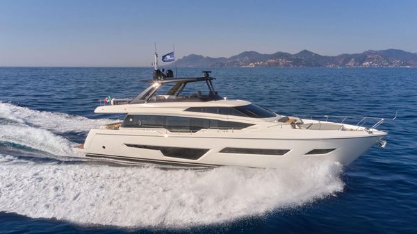 Ferretti Yachts 780 