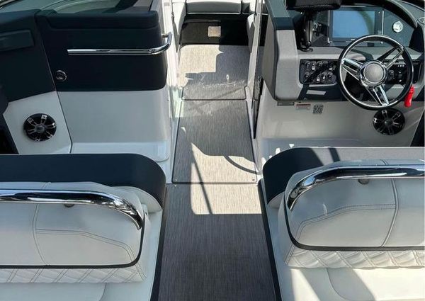 Regal 2800-BOWRIDER image