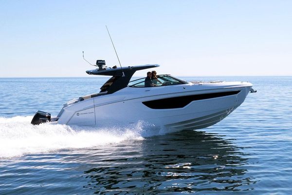 Cruisers Yachts 38 GLS - main image