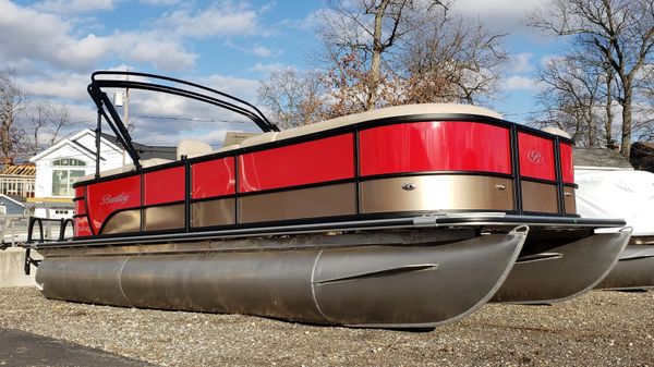 Bentley Pontoons Legacy 220 Navigator 