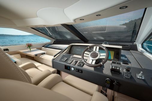 Azimut 72 image