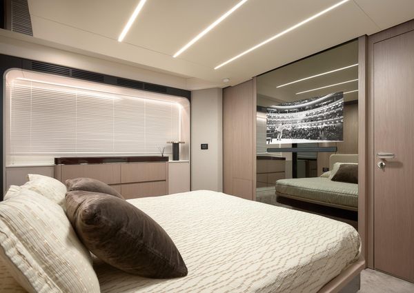 Azimut 72 Flybridge image