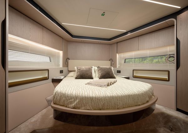 Azimut 72 Flybridge image