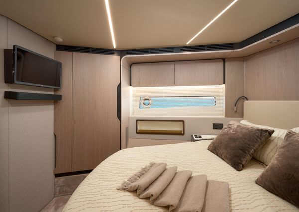 Azimut 72 Flybridge image