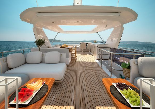 Azimut 72 Flybridge image