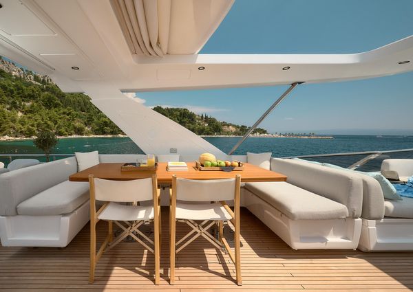 Azimut 72 Flybridge image