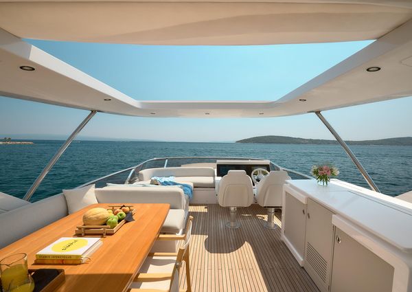 Azimut 72 Flybridge image