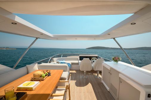 Azimut 72 image