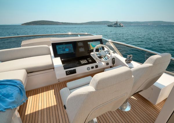 Azimut 72 Flybridge image