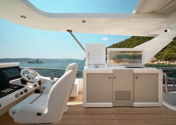 Azimut 72 Flybridge image