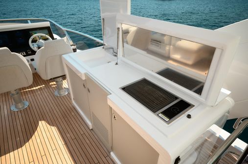 Azimut 72 image