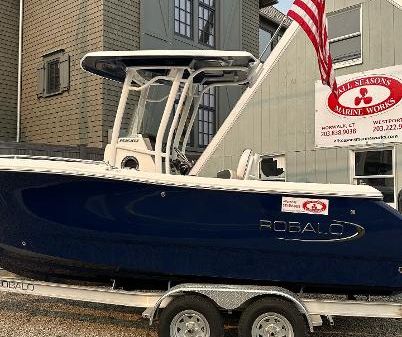 Robalo R230 Center Console 