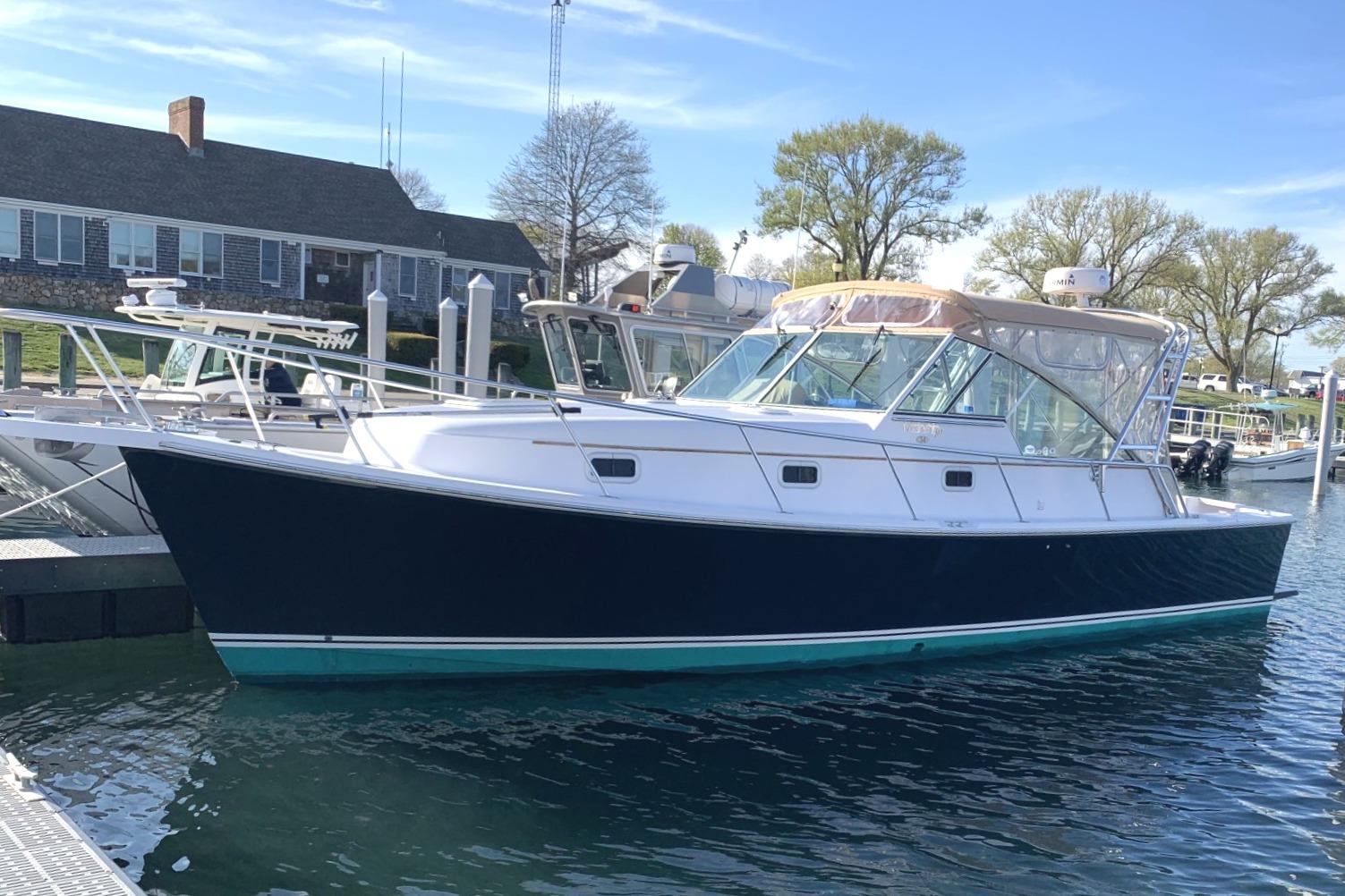 2000 Mainship Pilot 34 Falmouth, Massachusetts - Gray and Gray Yachts