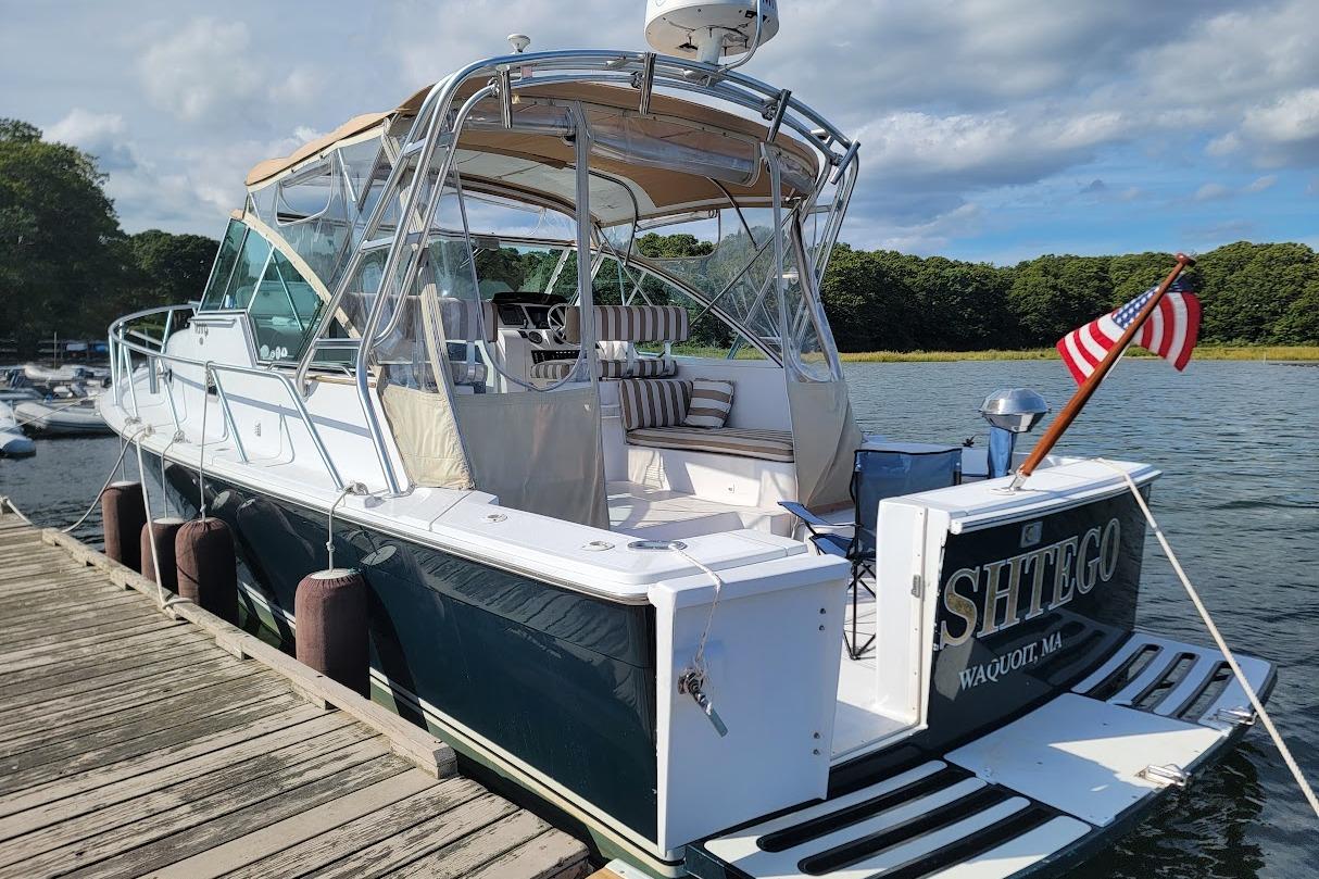 2000 Mainship 34 PILOT Falmouth, Massachusetts - Gray and Gray Yachts