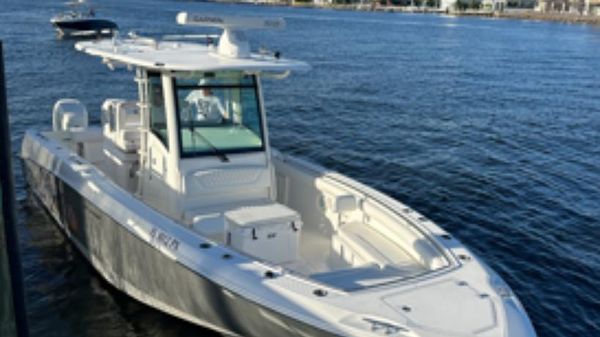 Boston Whaler 320 Outrage 